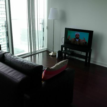 Trinity Suites - Condo On York Street Торонто Экстерьер фото